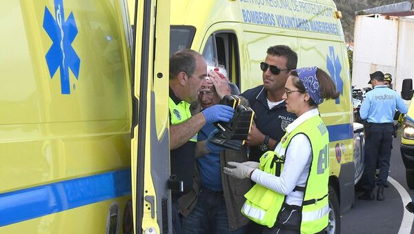 Медики оказывают помощь пострадавшему - 俄罗斯卫星通讯社