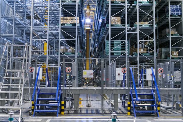 终端内的7层存货货架 - 俄罗斯卫星通讯社