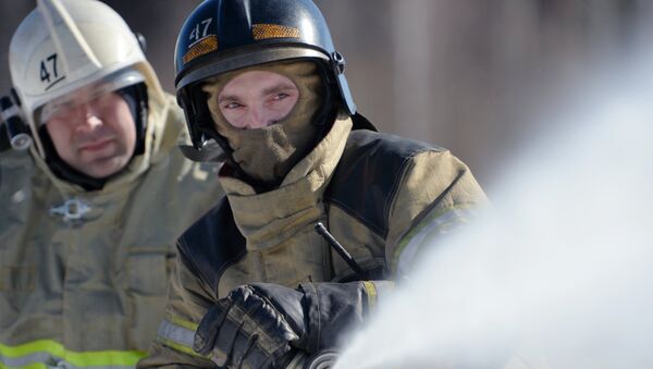 莫斯科消防员邀请女性三八节前参加烟热室训练 - 俄罗斯卫星通讯社