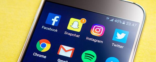 Значки-логотипы социальных сетей на экране смартфона - 俄罗斯卫星通讯社