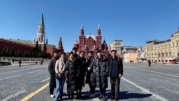 中戲師生們遊覽莫斯科著名景點紅場 - 俄羅斯衛星通訊社