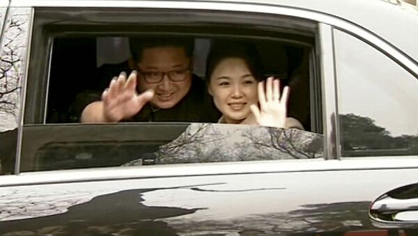 朝鮮最高領導人金正恩與夫人李雪主現身北京。 - 俄羅斯衛星通訊社