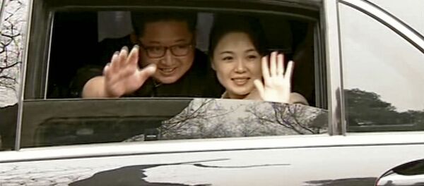 朝鮮最高領導人金正恩與夫人李雪主現身北京。 - 俄羅斯衛星通訊社