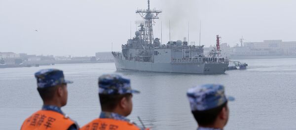 The Royal Australian Navy's Adelaide class guided missile frigate HMAS Melbourne (III) arrives at Qingdao Port for the 70th anniversary celebrations of the founding of the Chinese PLAN in Qingdao - 俄罗斯卫星通讯社