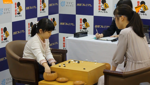 日本10岁女神童成年纪最小职业围棋手 - 俄罗斯卫星通讯社