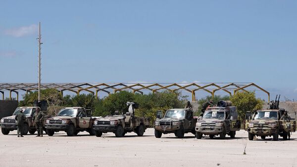 Военнослужащие Ливийской национальной армии под командованием Халифы Хафтара отправляются из Бенгази, чтобы усилить войска, наступающие на Триполи. 7 апреля 2019 - 俄羅斯衛星通訊社