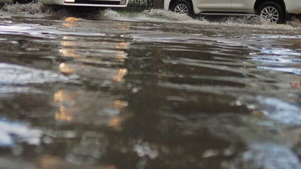 Затопленная в результате осадков улица - 俄罗斯卫星通讯社