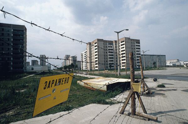 1986年，切尔诺贝利核事故发生后，基辅地区普里皮亚季市街道上的围栏。  - 俄罗斯卫星通讯社