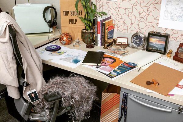 中情局在首篇Instagram帖子上展示“絕密”包裹和假髮 中情局在首篇Instagram帖子上展示“絕密”包裹和假髮 - 俄羅斯衛星通訊社