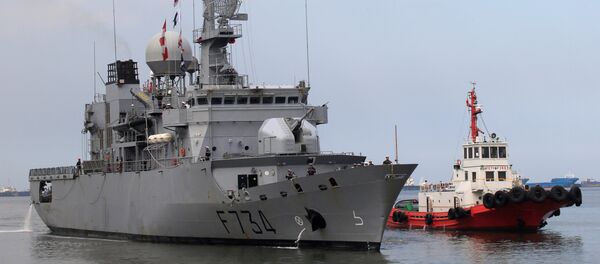 A tugboat escorts French Navy frigate Vendemiaire on arrival for a goodwill visit at a port in Metro Manila A tugboat escorts French Navy frigate Vendemiaire on arrival for a goodwill visit at a port in Metro Manila - 俄羅斯衛星通訊社