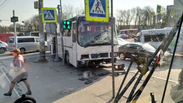 彼得堡一輛載有中國遊客的汽車發生事故 - 俄羅斯衛星通訊社