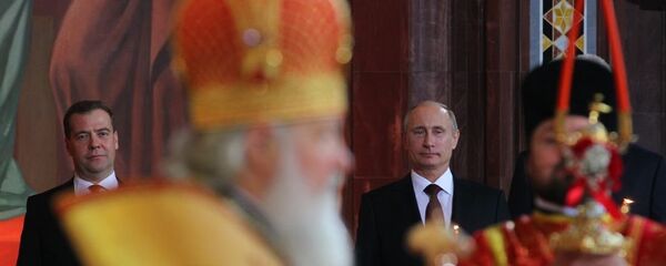 普京和梅德韋傑夫在基督救世主大教堂參加復活節禮拜 - 俄羅斯衛星通訊社