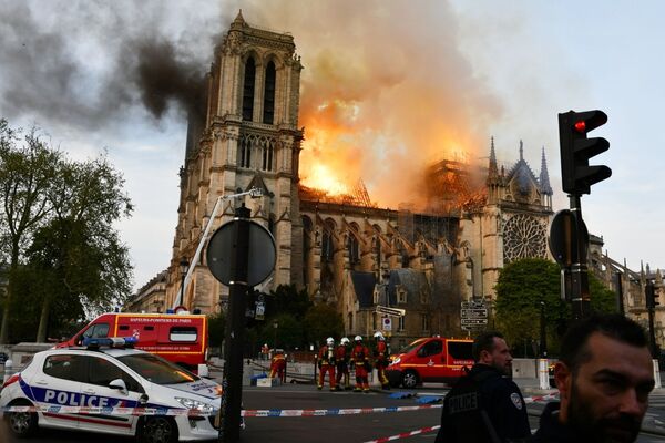 巴黎圣母院大火。 - 俄罗斯卫星通讯社