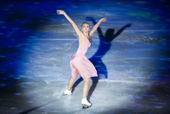 冰舞選手亞歷山德拉·斯捷潘諾娃在莫斯科盧日尼基小體育館“成功15年”伊利亞·阿韋爾布赫盛典上進行表演。 - 俄羅斯衛星通訊社