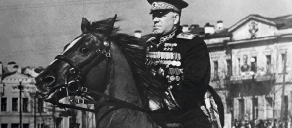 Маршал Советского Союза Г.К. Жуков на площади 1905 года в Свердловске - 俄罗斯卫星通讯社