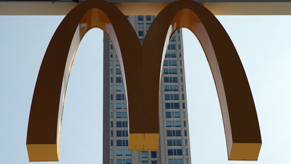 This Aug. 8, 2018, file photo shows the logo of McDonald's at the flagship restaurant in Chicago. - 俄羅斯衛星通訊社