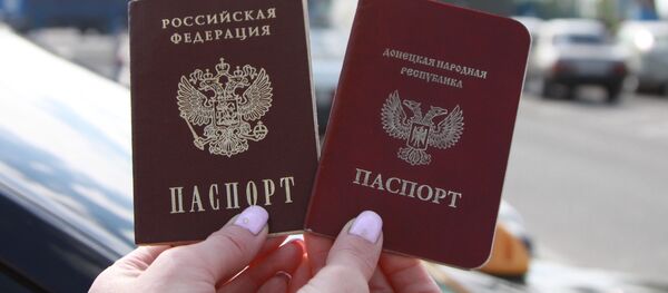 Паспорта граждан ДНР и РФ на Международном пункте пропуска Успенка Донецкой области. - 俄羅斯衛星通訊社