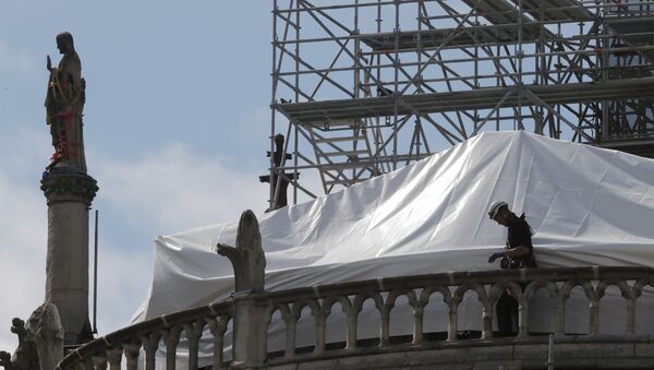 巴黎聖母院修復師：酷熱或引起教堂拱門倒塌 - 俄羅斯衛星通訊社
