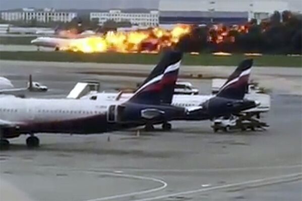 俄罗斯航空公司一架从莫斯科飞往摩尔曼斯克的苏霍伊100型客机返航 - 俄罗斯卫星通讯社