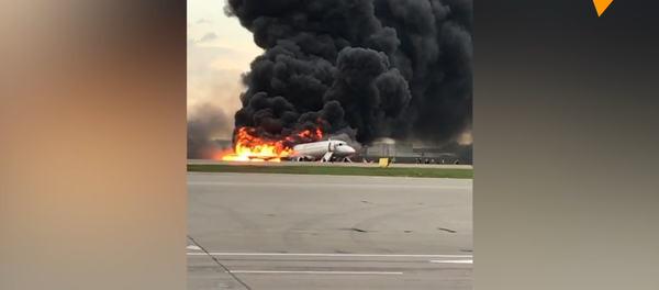 俄航苏霍伊超级-100型客机起火 - 俄罗斯卫星通讯社