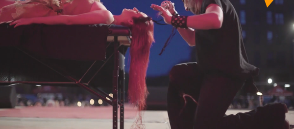 武士刀和斧头理发，你敢吗？ - 俄罗斯卫星通讯社