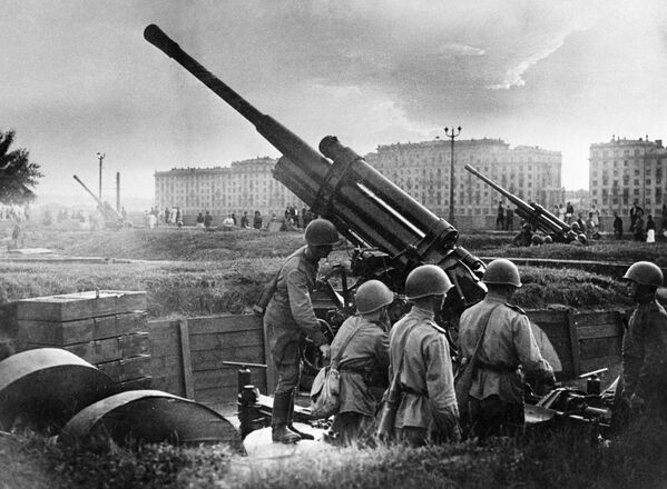 莫斯科防御。部署在高尔基文化休息公园附近的高射炮。 - 俄罗斯卫星通讯社