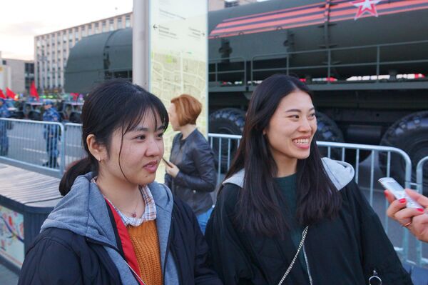 来自深圳的杨瑾艺和林素萍 来自深圳的杨瑾艺和林素萍 - 俄罗斯卫星通讯社