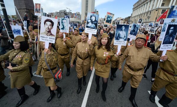 參加符拉迪沃斯托克不朽軍團遊行活動的中國公民 - 俄羅斯衛星通訊社