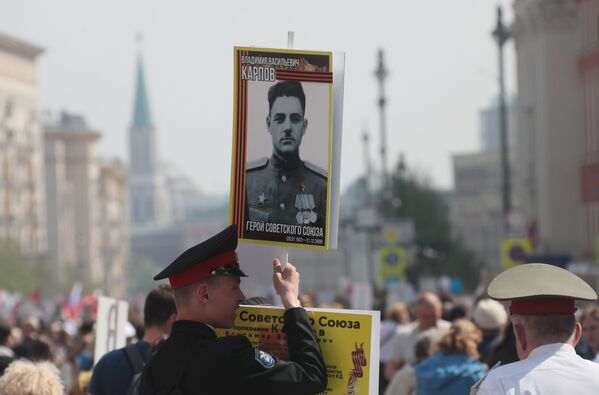 莫斯科不朽军团游行活动参加者  - 俄罗斯卫星通讯社