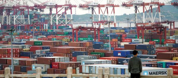 Containers are seen at the Yangshan Deep Water Port in Shanghai Containers are seen at the Yangshan Deep Water Port in Shanghai - 俄罗斯卫星通讯社