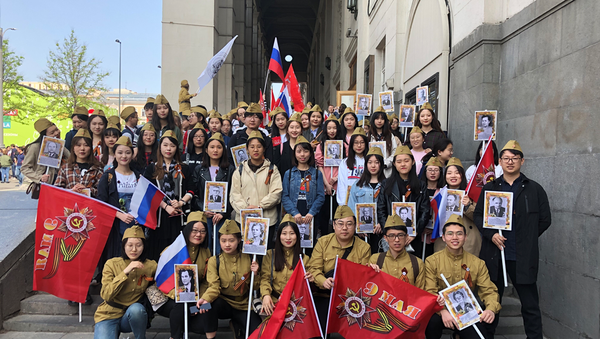 中国学生参加不朽军团游行活动 - 俄罗斯卫星通讯社