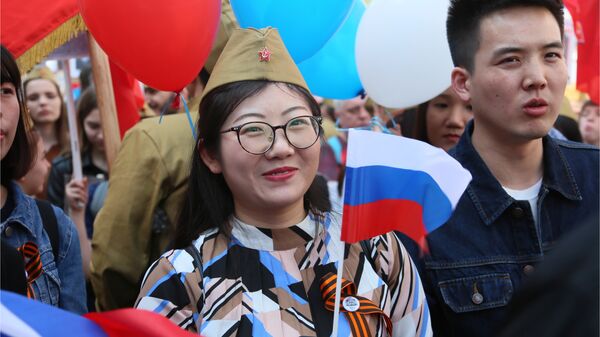 约200人参加上海“不朽军团”游行活动  - 俄罗斯卫星通讯社