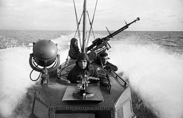 魚雷小艇的水手執行戰鬥任務。黑海艦隊。 - 俄羅斯衛星通訊社