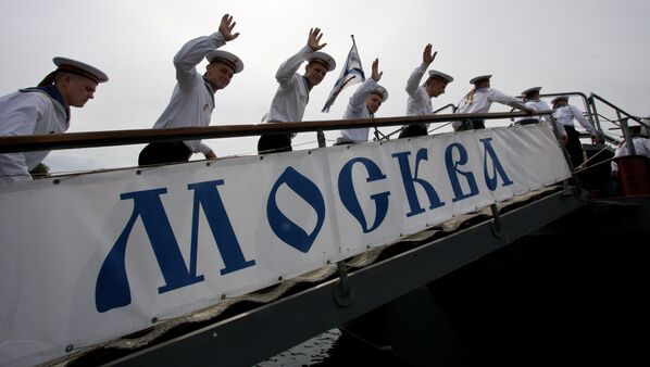 黑海舰队包括7艘柴电潜艇（6艘“华沙女人”级潜艇——又称“基洛”636.3级和1艘877级“鲽鱼”型潜艇）以及48艘水面舰艇。 - 俄罗斯卫星通讯社