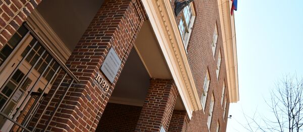 美國警方離開委內瑞拉大使館 馬杜羅的支持者仍留在大使館內 - 俄羅斯衛星通訊社