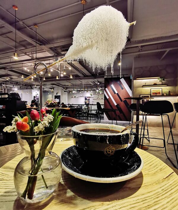 上海咖啡館推出“會下雨的咖啡” - 俄羅斯衛星通訊社