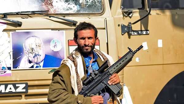 Боевик-хусит недалеко от резиденции президента Йемена Али Абдаллы Салеха в Сане - 俄罗斯卫星通讯社