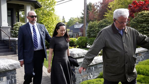 Huawei's Financial Chief Meng Wanzhou leaves her family home flanked by private security in Vancouver, British Columbia - 俄羅斯衛星通訊社