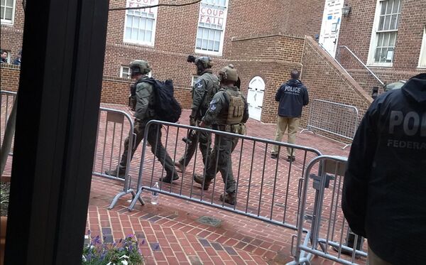 美國警方進入委內瑞拉駐華盛頓大使館 美國警方進入委內瑞拉駐華盛頓大使館 - 俄羅斯衛星通訊社