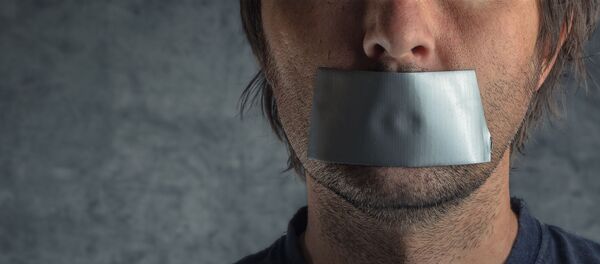 Мужчина с заклеенным скотчем ртом Мужчина с заклеенным скотчем ртом - 俄罗斯卫星通讯社