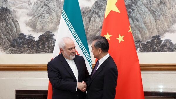 Премьер-министр Китая Ван И приветствует министра иностранных дел Ирана Мохаммада Джавад Зарифа - 俄罗斯卫星通讯社