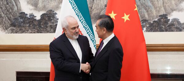 Премьер-министр Китая Ван И приветствует министра иностранных дел Ирана Мохаммада Джавад Зарифа Премьер-министр Китая Ван И приветствует министра иностранных дел Ирана Мохаммада Джавад Зарифа - 俄罗斯卫星通讯社