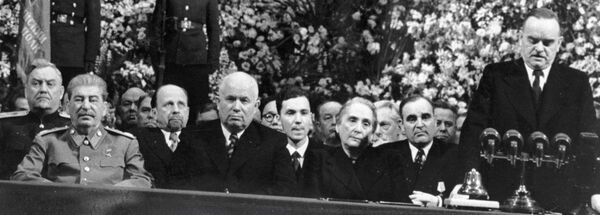 苏联莫斯科大剧院于1949年12月21日约瑟夫·维萨里奥诺维奇·斯大林70岁生日之际举行的庆祝大会 苏联莫斯科大剧院于1949年12月21日约瑟夫·维萨里奥诺维奇·斯大林70岁生日之际举行的庆祝大会 - 俄罗斯卫星通讯社