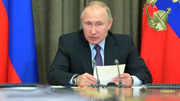 Президент РФ В. Путин провел совещание в рамках серии консультаций с руководством Минобороны РФ и ОПК - 俄羅斯衛星通訊社