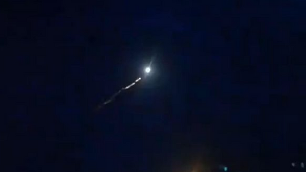 敘利亞防空部隊反映大馬士革遭導彈襲擊的錄像被發佈到網絡上 - 俄羅斯衛星通訊社