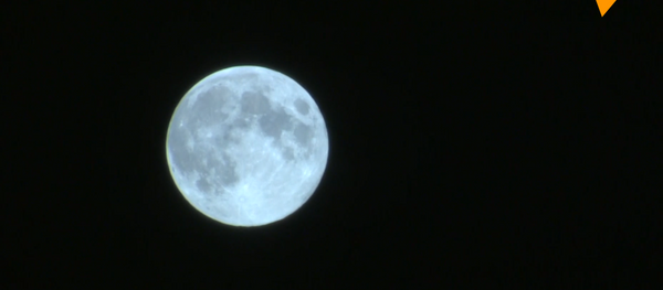 莫斯科夜空出现“蓝月亮” - 俄罗斯卫星通讯社