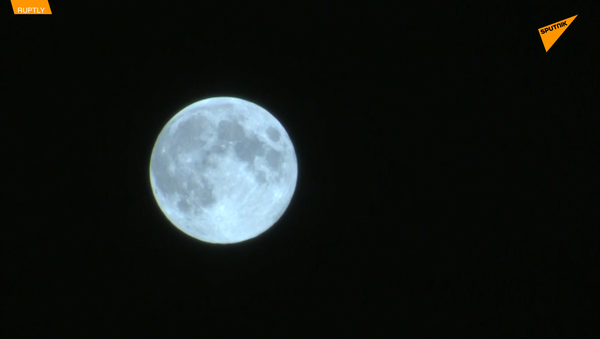 莫斯科夜空出现“蓝月亮” - 俄罗斯卫星通讯社