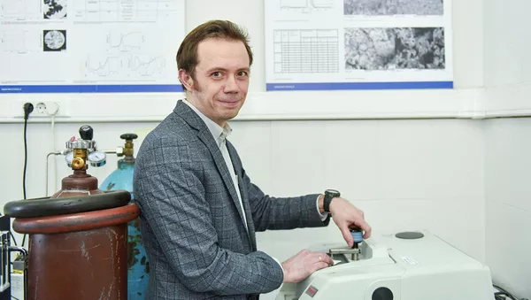 Дмитрий Муратов, старший научный сотрудник кафедры функциональных наносистем и высокотемпературных материалов НИТУ МИСиС - 俄羅斯衛星通訊社