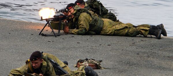 Высадка морской пехоты Тихоокеанского флота с борта десантного катера на праздновании Дня Военно-Морского Флота во Владивостоке, 2018 год - 俄羅斯衛星通訊社
