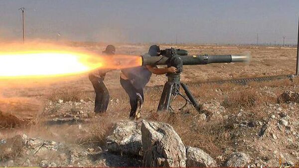 Боевики ДАИШ выпускают противотанковую ракету у города Эль-Хасака на северо-востоке Сирии - 俄羅斯衛星通訊社